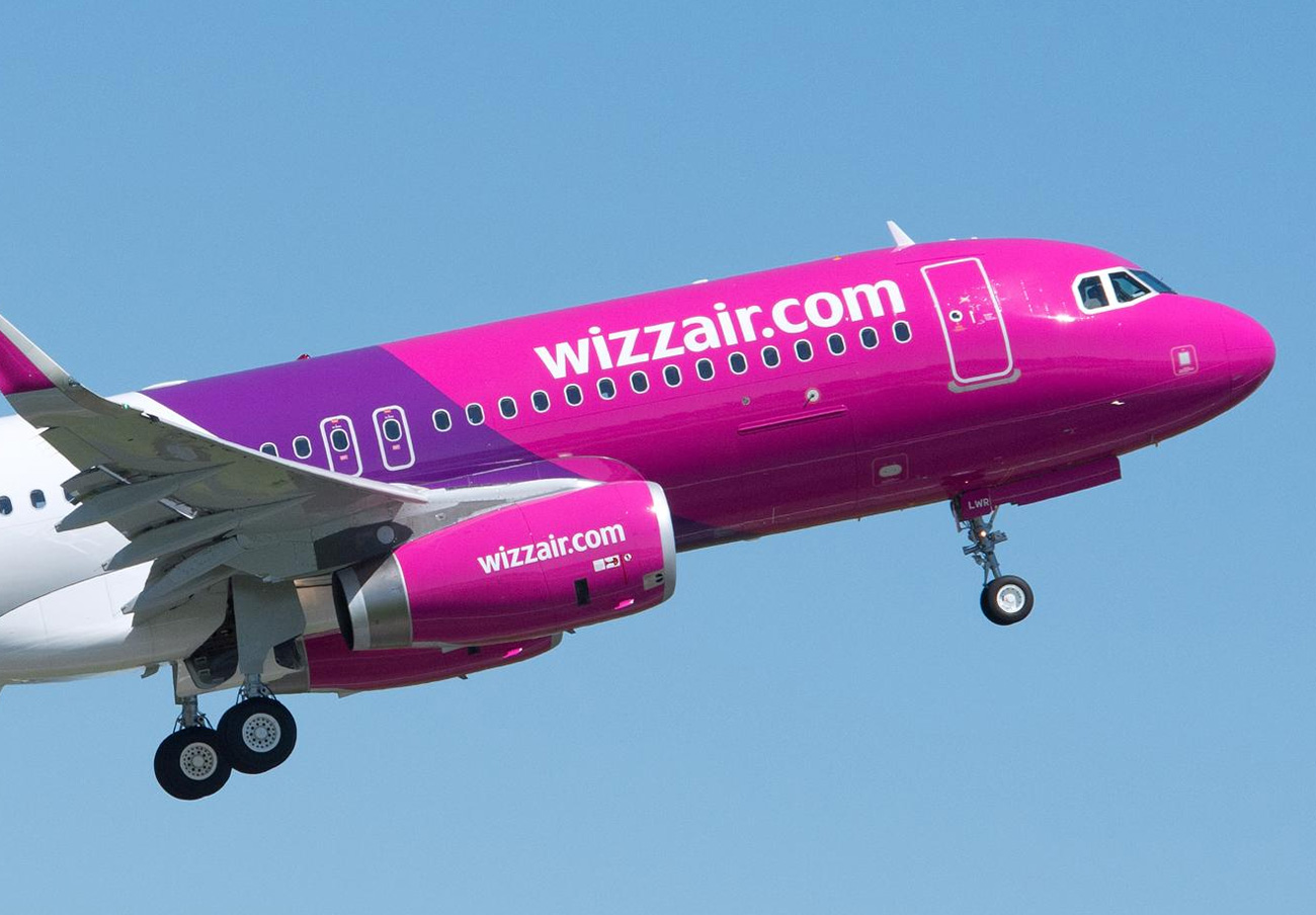 W iz. Wizz Air. Лоукостер визэйр. Wizz Air самолеты. Шапка Wizz Air.